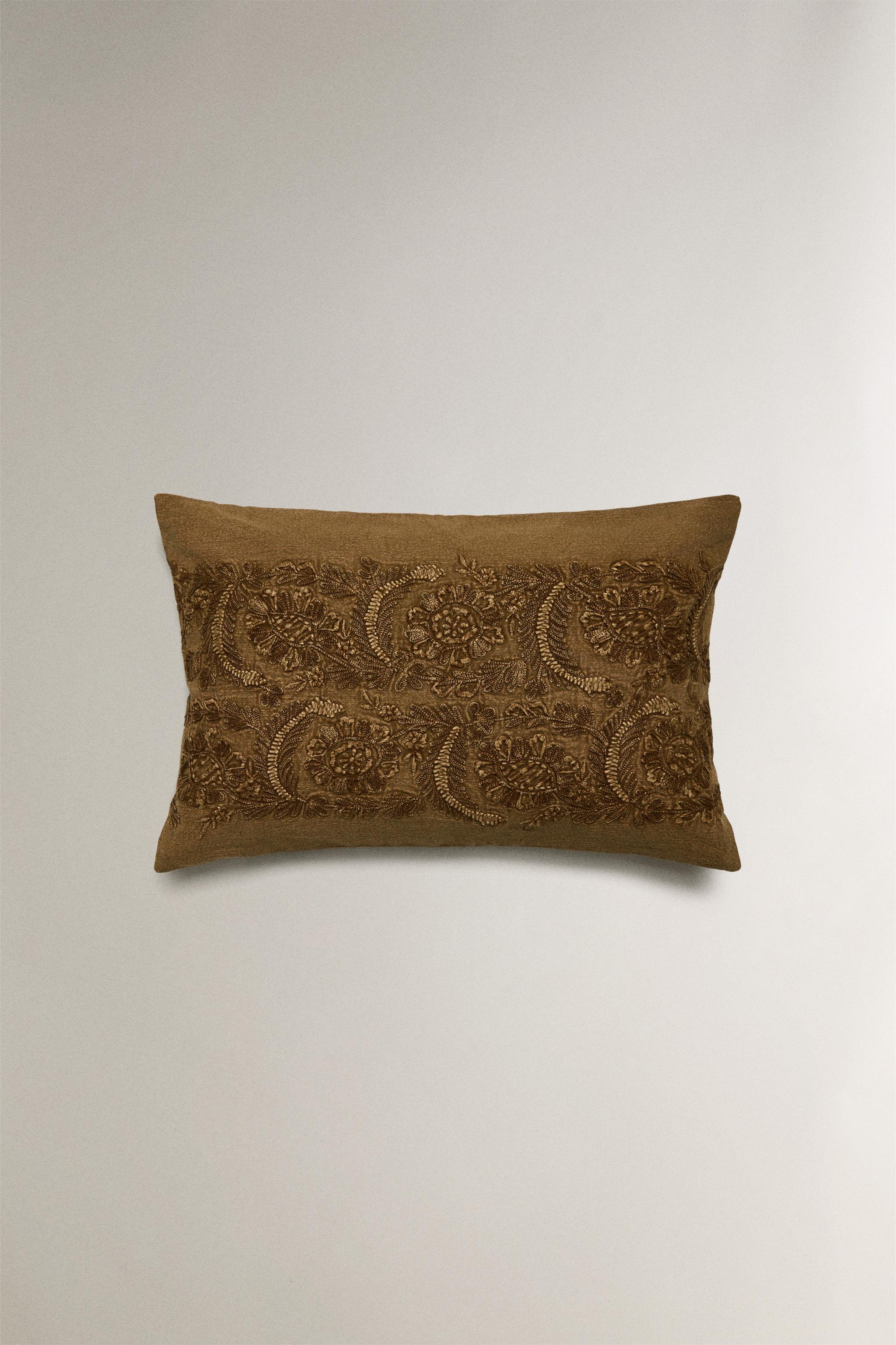 HOUSSE DE COUSSIN BRODÉE